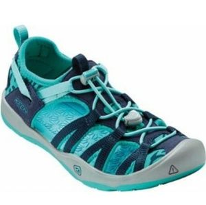 New KEEN Moxie Closed Toe Sandal size 4